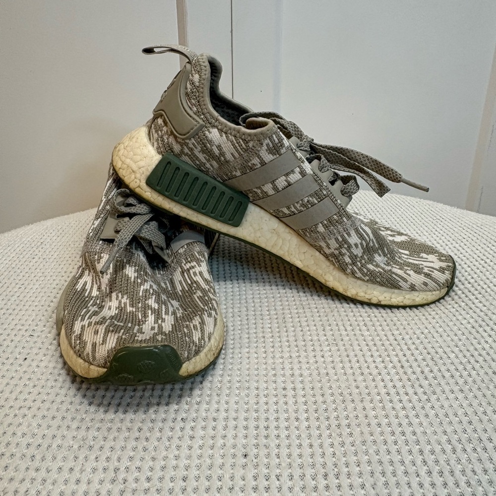 Adidas NMD R1 x Foot Locker Athletic Shoe Sesame Sz 6 Sneaker Shoe